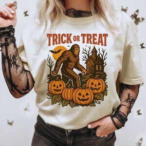 Retro Bigfoot Vintage Style Halloween Shirt Unisex Handmade